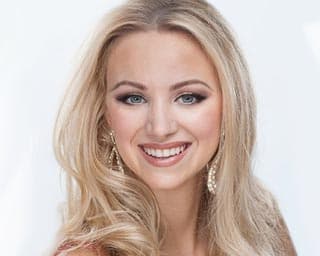 Cynthia Loewen crowned Miss Earth Canada 2014