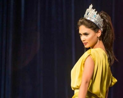 Pia Wurtzbach touring and travelling Cayman Islands