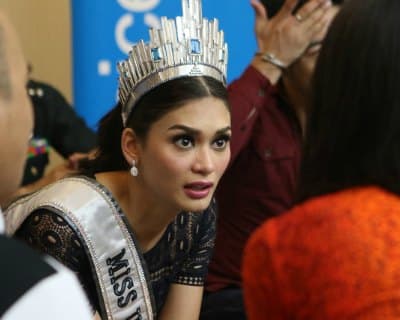 Pia Wurtzbach Miss Universe 2015 Visits Wounded Soldiers
