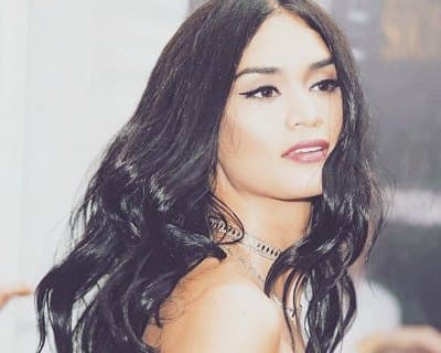 Pia Wurtzbach nails the eat it or wear it challenge