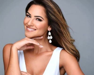Kelsey Swanson crowned as Miss Rhode Island USA 2017