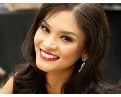 Pia Wurtzbach congratulates Oscar Award Winner Leonardo DiCaprio