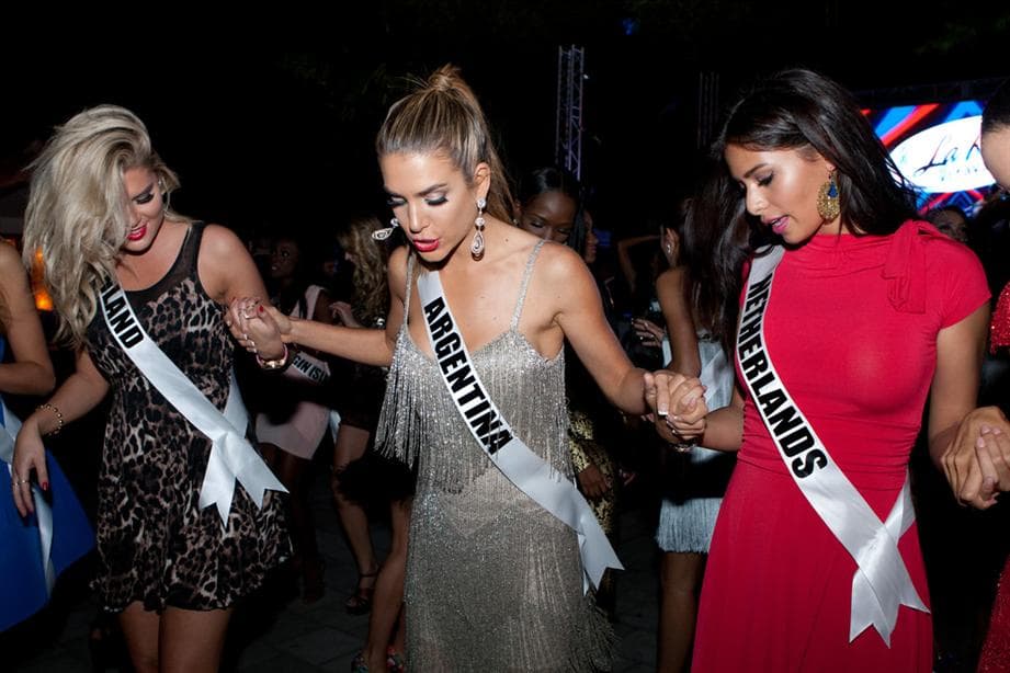 Yasmin Verheijen Miss Universe Netherlands 2014: Salsa Dancing