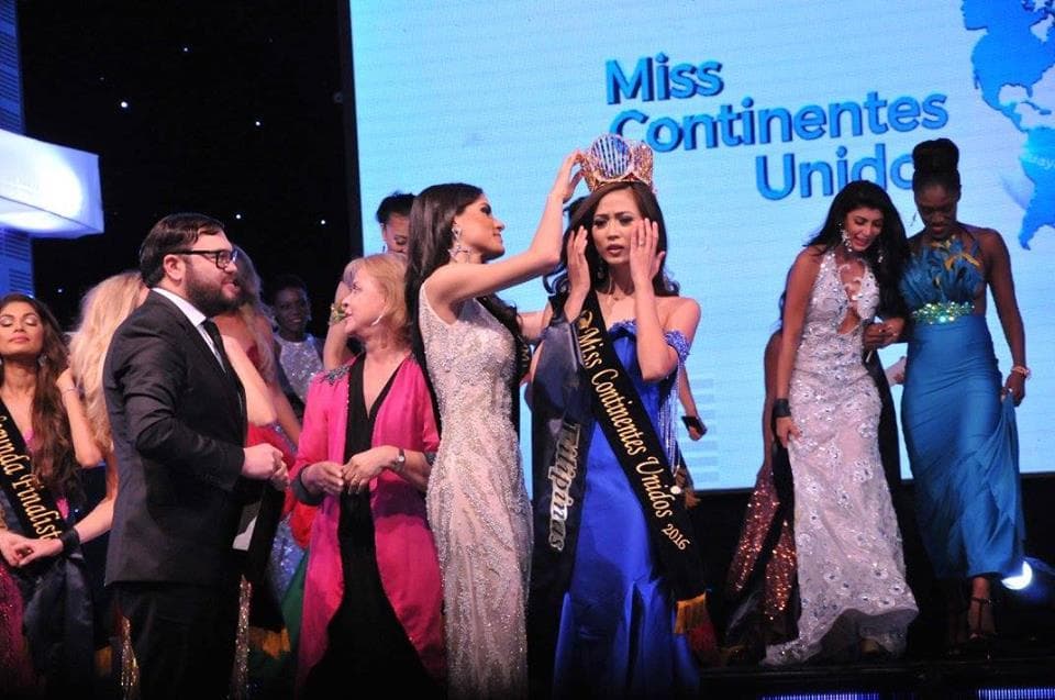 Nathalia Lago - Miss United Continents 2015 crowning her successor Jeslyn David Santos as Miss United Continents 2016