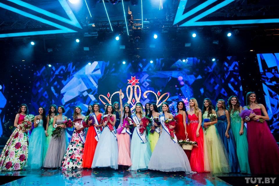 Polina Borodacheva Miss Belarus 2016 with Miss Belarus 2016 other winners (Photo Credits: Miss Belarus /Facebook Official)
