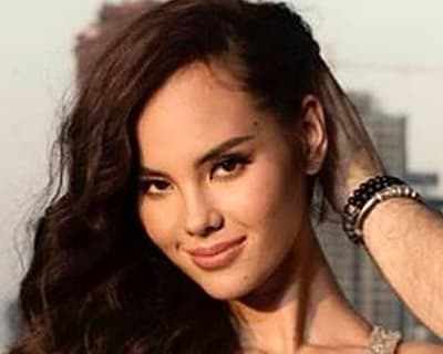 Catriona Gray begins her first day of Homecoming with pride in Philippines
