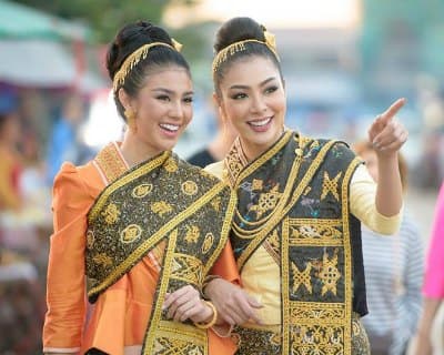 Look what Ariska Putri and Supaporn wore for the Boun That Luang Festival!